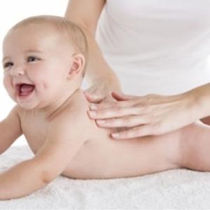 Kā pareizi iztīrīt jaundzimušo: padoms jaunām mātēm