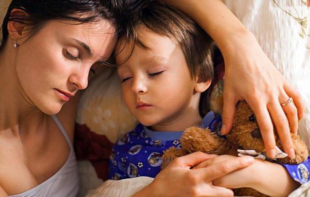 Bērns naktī pamostas ar histērijas iedegumu: ko darīt?