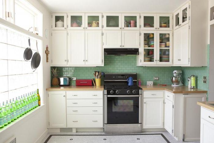 Virtuves dizains 10 kv. M: konsultācijas par telpas dizainu