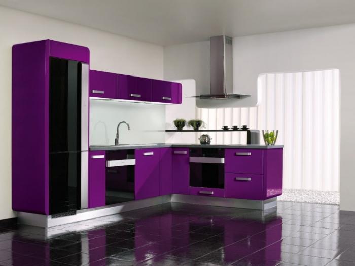 violeta virtuves fotogrāfija