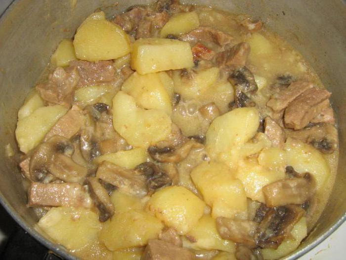 Sautēti kartupeļi ar vistu un sēnēm. Vairākas receptes šim ēdienam