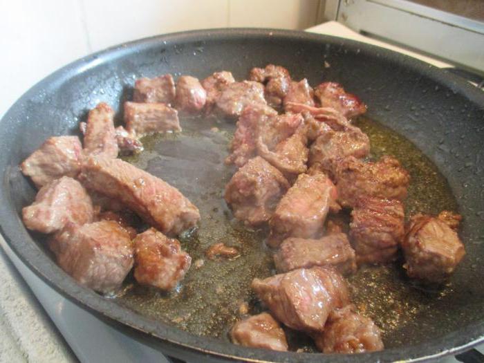 Liellopu gaļas receptes cepšanas traukā 