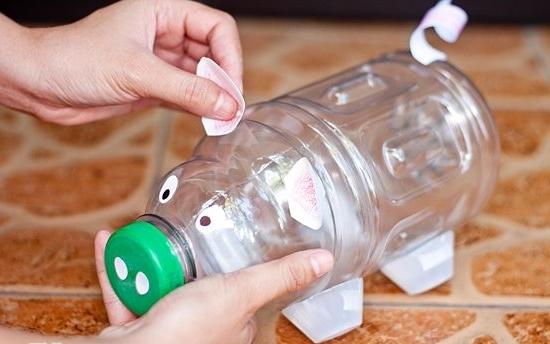 Sivēns izgatavots no plastmasas pudeles - to ir viegli izdarīt ar savām rokām!