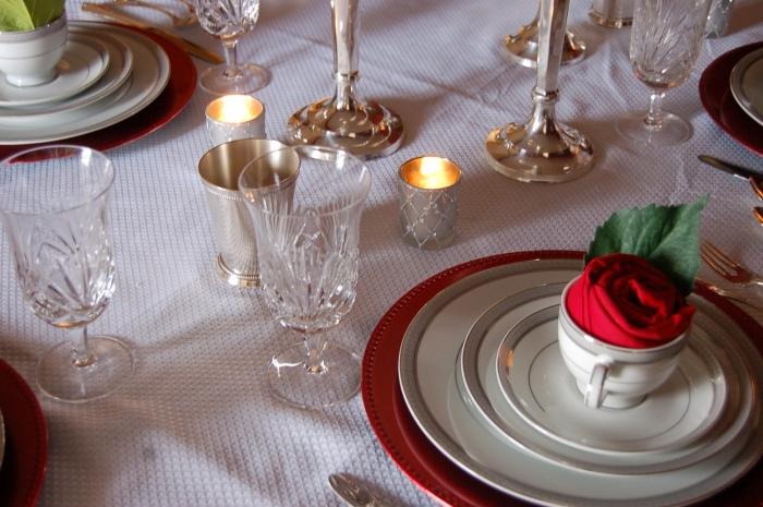 Rozes no salvetes: mēs dekorējam svētku galdiņu un romantiskā stila interjeru