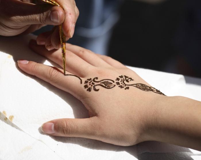 Noderīga henna tetovējumiem: kur nopirkt? Kā izdarīt?