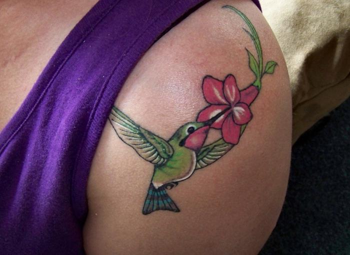 kolibri tetovējums