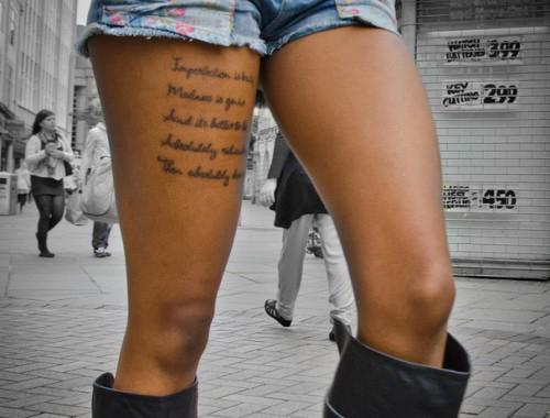Tetovējums uz kājas - uzraksti vai zīmējumi? Kā un kā izrotāt savu ķermeni?