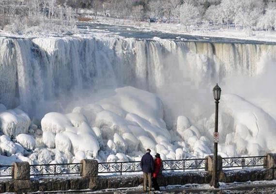 Niagara ūdenskritums iesaldē - skaistums, kas sajaucas