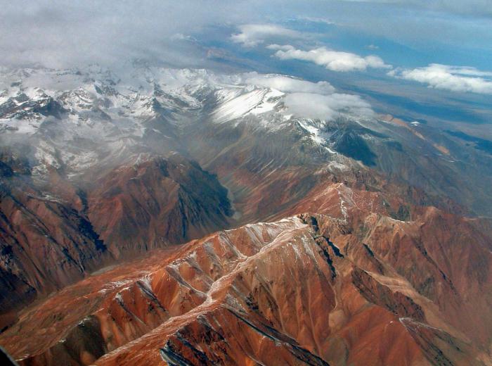 Kā mēs zinām ģeogrāfiskos objektus, kas veicinājuši Atakavas tuksnesi?