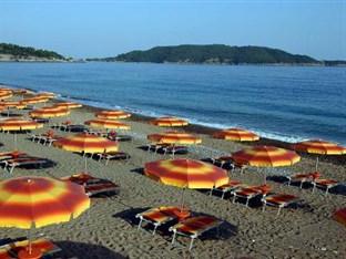 Kuras viesnīcas Melnkalnē ar privātu pludmali izvēlēties?