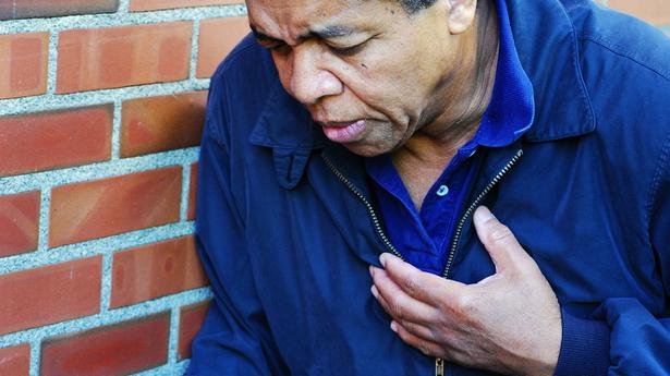 Ko var izraisīt sāpes krūtīs krūšu vidū?